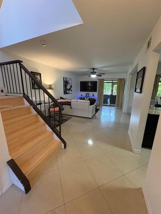For Sale: $334,900 (2 beds, 1 baths, 1054 Square Feet)