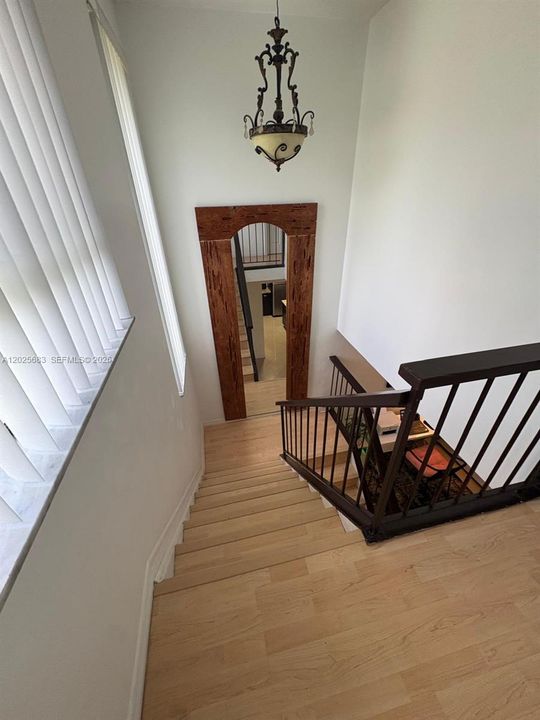 For Sale: $334,900 (2 beds, 1 baths, 1054 Square Feet)