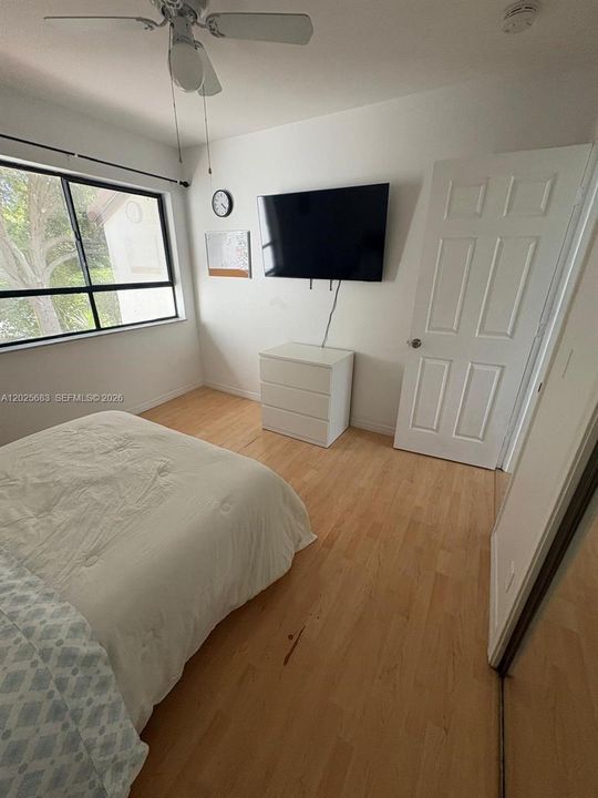 For Sale: $334,900 (2 beds, 1 baths, 1054 Square Feet)