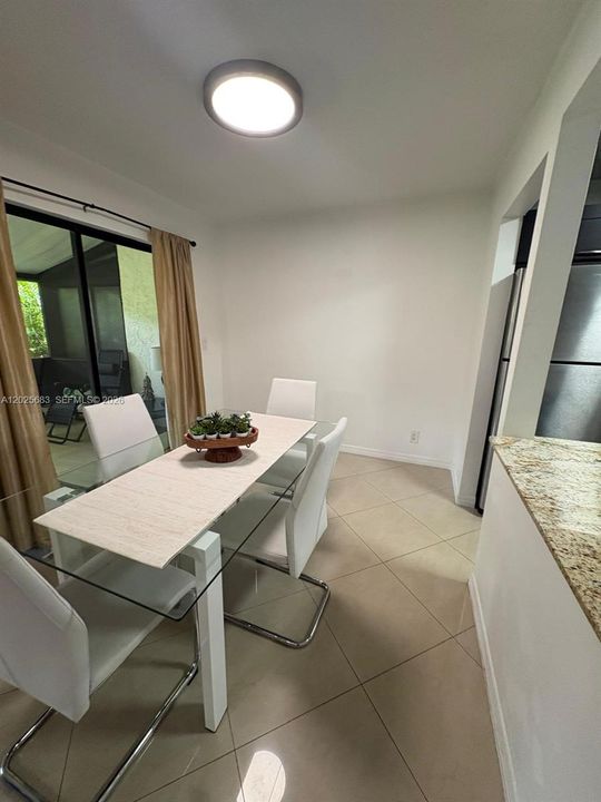 For Sale: $334,900 (2 beds, 1 baths, 1054 Square Feet)