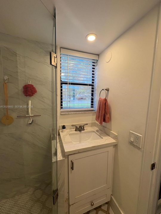 For Sale: $334,900 (2 beds, 1 baths, 1054 Square Feet)