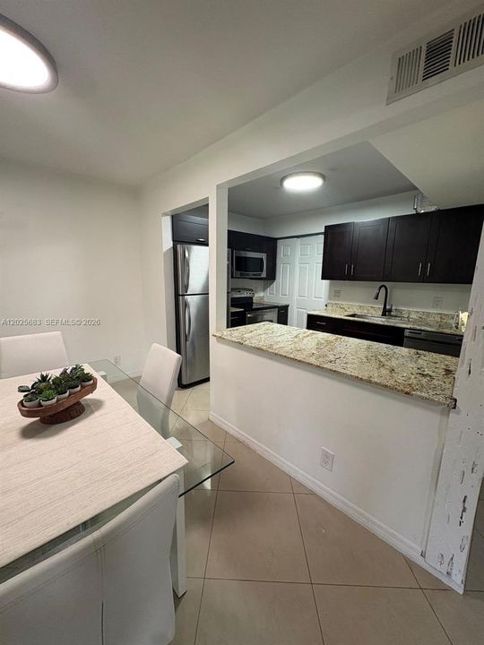For Sale: $334,900 (2 beds, 1 baths, 1054 Square Feet)