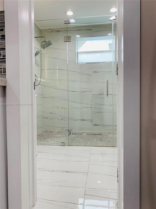 For Rent: $2,249 (1 beds, 1 baths, 724 Square Feet)