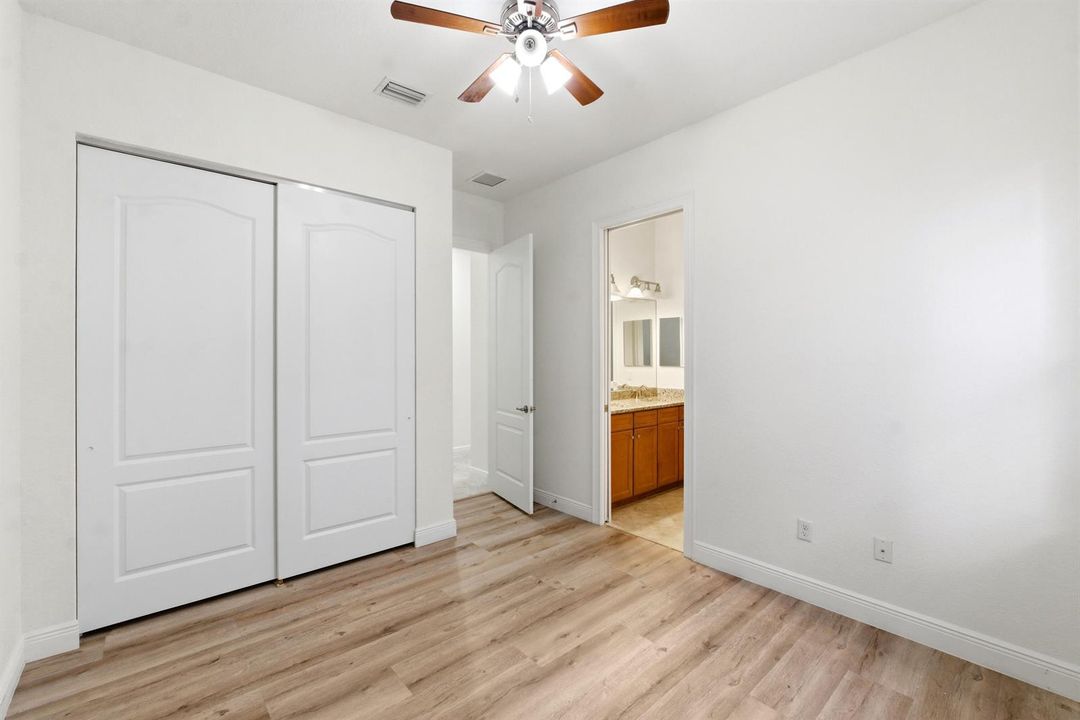 9871 Lakeview Ln_031