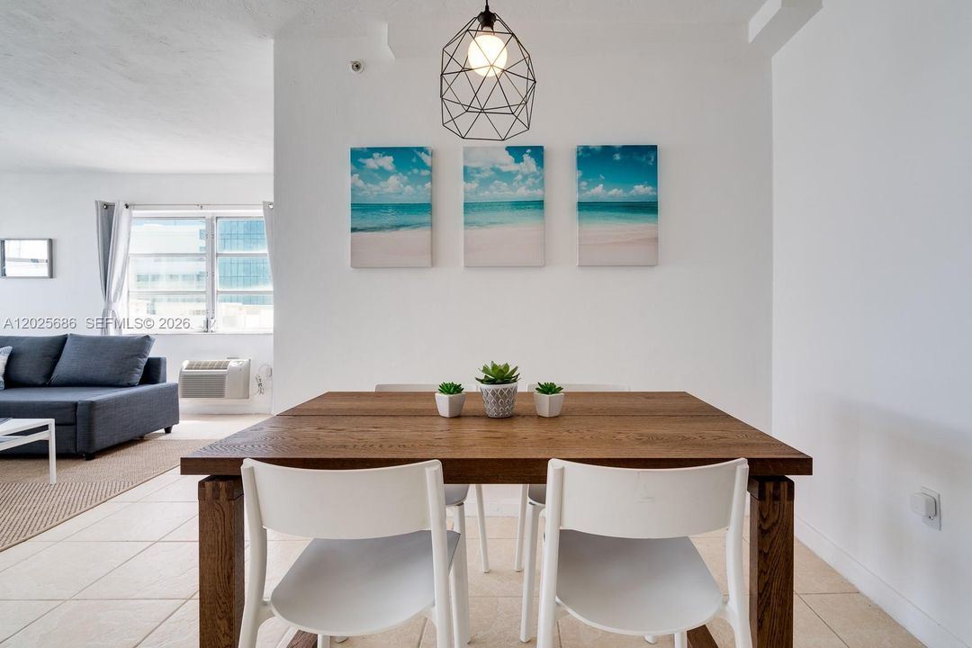 For Rent: $2,300 (1 beds, 2 baths, 700 Square Feet)