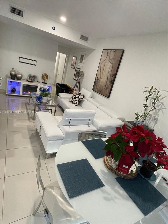 В аренду: $2,650 (4 спален, 3 ванн, 1434 Квадратных фут)