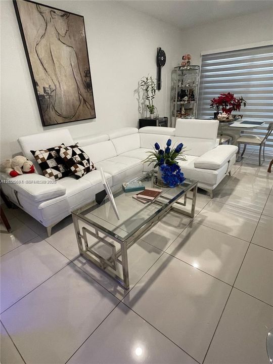 В аренду: $2,650 (4 спален, 3 ванн, 1434 Квадратных фут)