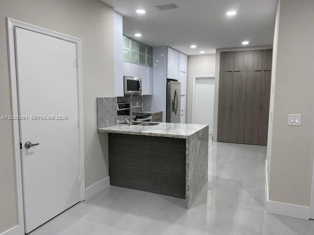 В аренду: $4,200 (4 спален, 2 ванн, 1851 Квадратных фут)