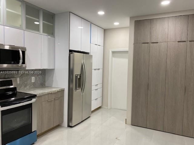 В аренду: $4,200 (4 спален, 2 ванн, 1851 Квадратных фут)