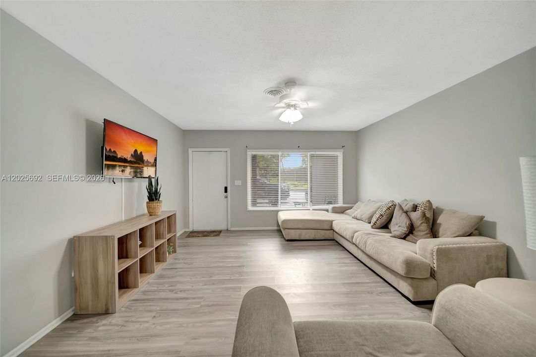 For Sale: $425,000 (2 beds, 2 baths, 1506 Square Feet)