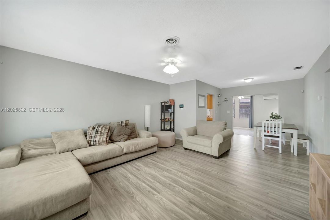 For Sale: $425,000 (2 beds, 2 baths, 1506 Square Feet)