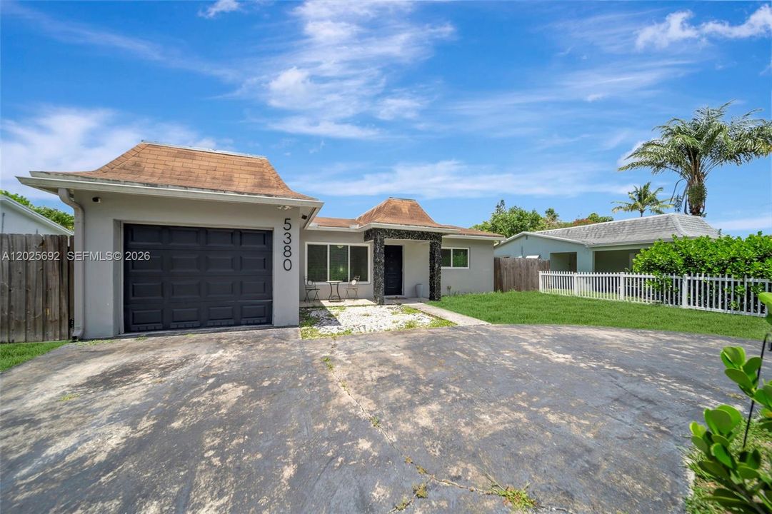 For Sale: $425,000 (2 beds, 2 baths, 1506 Square Feet)