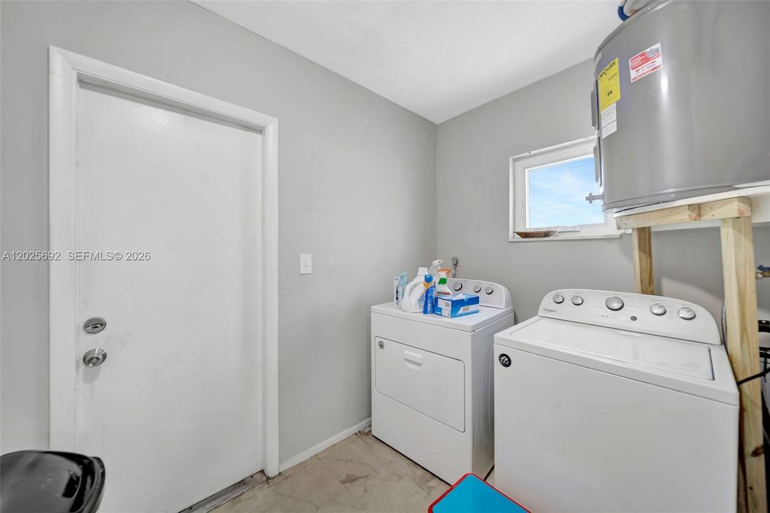 For Sale: $425,000 (2 beds, 2 baths, 1506 Square Feet)