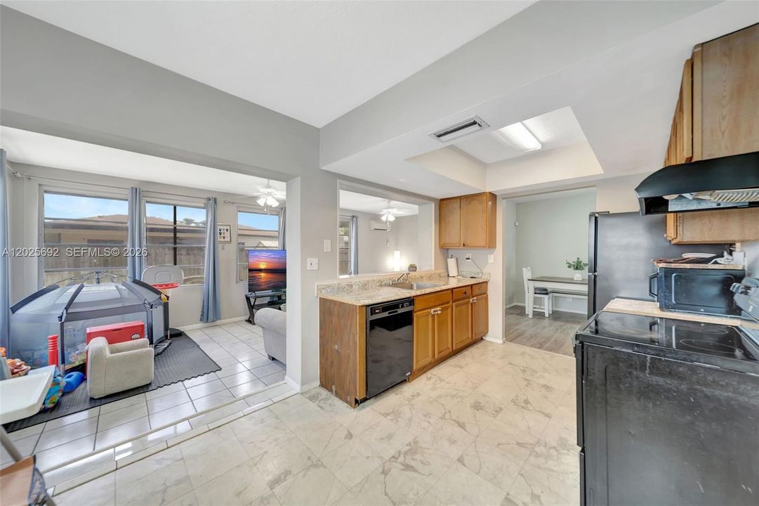 For Sale: $425,000 (2 beds, 2 baths, 1506 Square Feet)