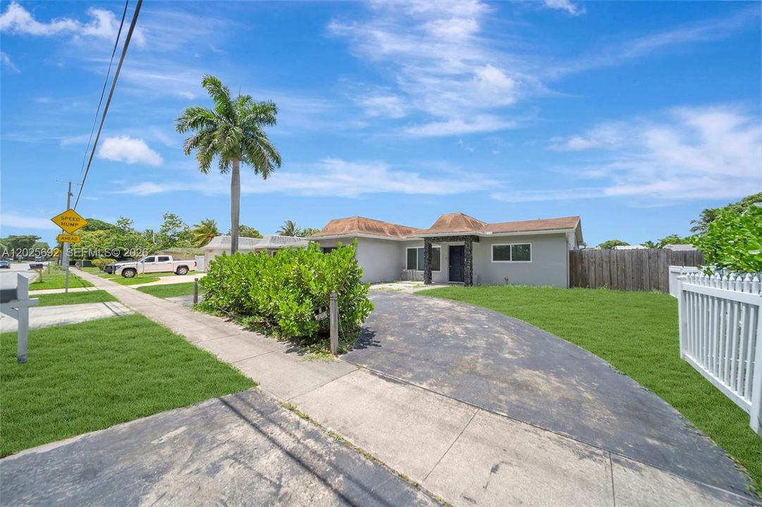 For Sale: $425,000 (2 beds, 2 baths, 1506 Square Feet)