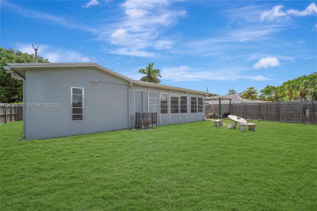 For Sale: $425,000 (2 beds, 2 baths, 1506 Square Feet)
