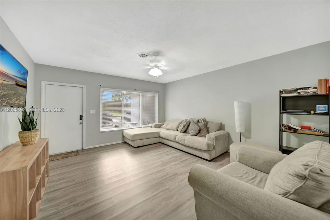 For Sale: $425,000 (2 beds, 2 baths, 1506 Square Feet)