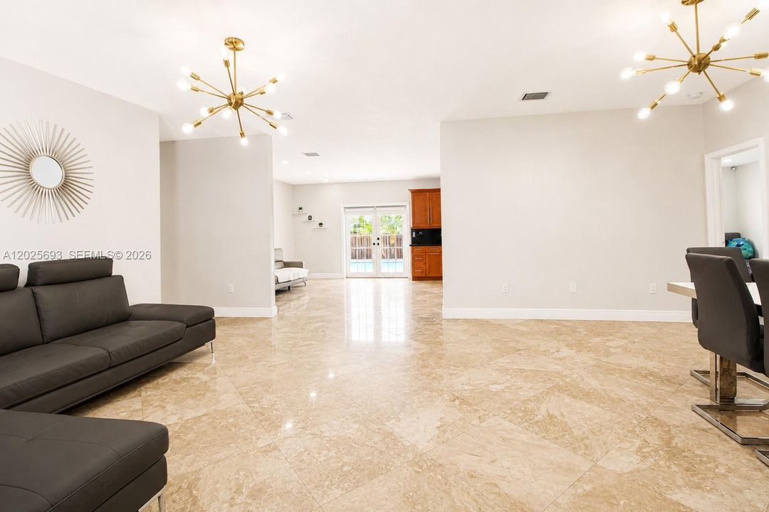 En Venta: $889,000 (4 camas, 3 baños, 1872 Pies cuadrados)