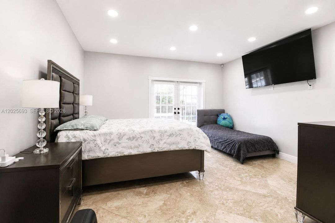 En Venta: $889,000 (4 camas, 3 baños, 1872 Pies cuadrados)