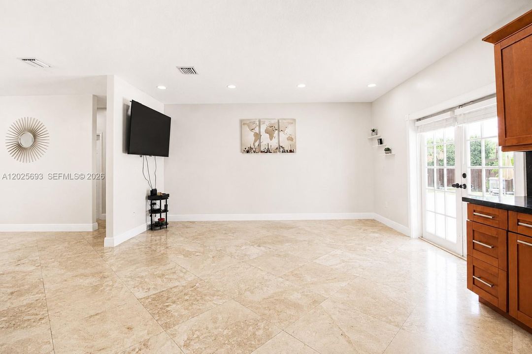 En Venta: $889,000 (4 camas, 3 baños, 1872 Pies cuadrados)