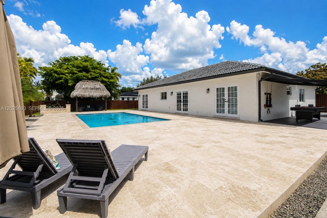 En Venta: $889,000 (4 camas, 3 baños, 1872 Pies cuadrados)