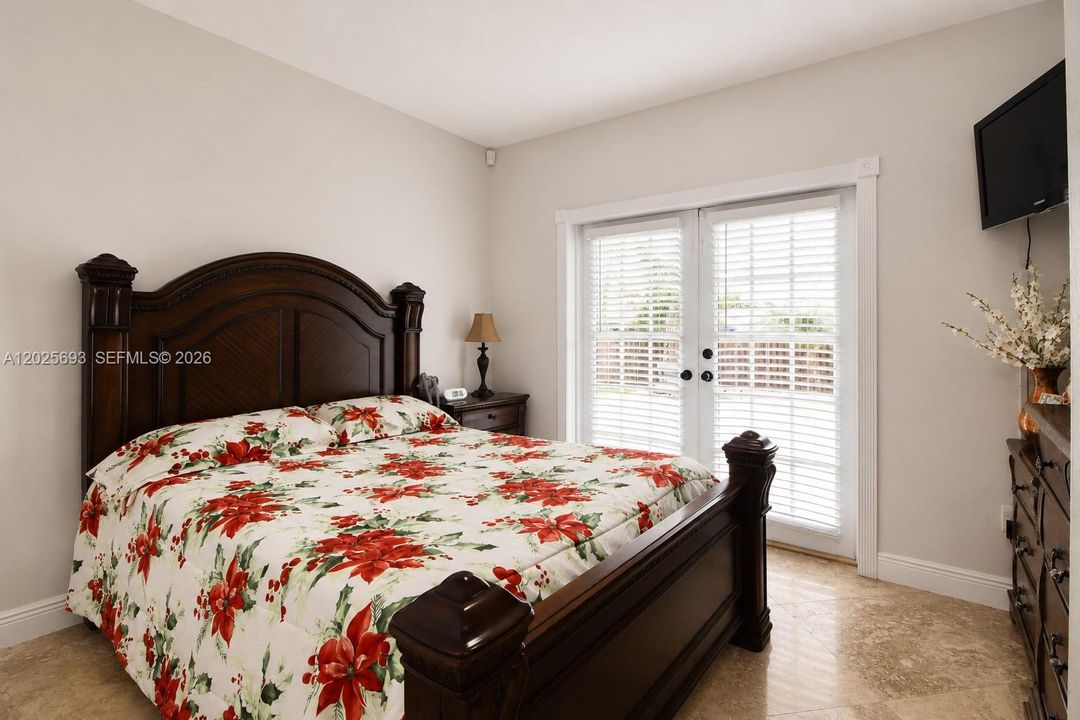En Venta: $889,000 (4 camas, 3 baños, 1872 Pies cuadrados)