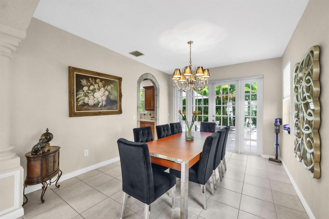 7540 Greenville Cir-45