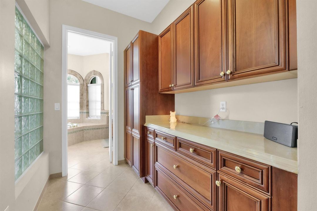 7540 Greenville Cir-31