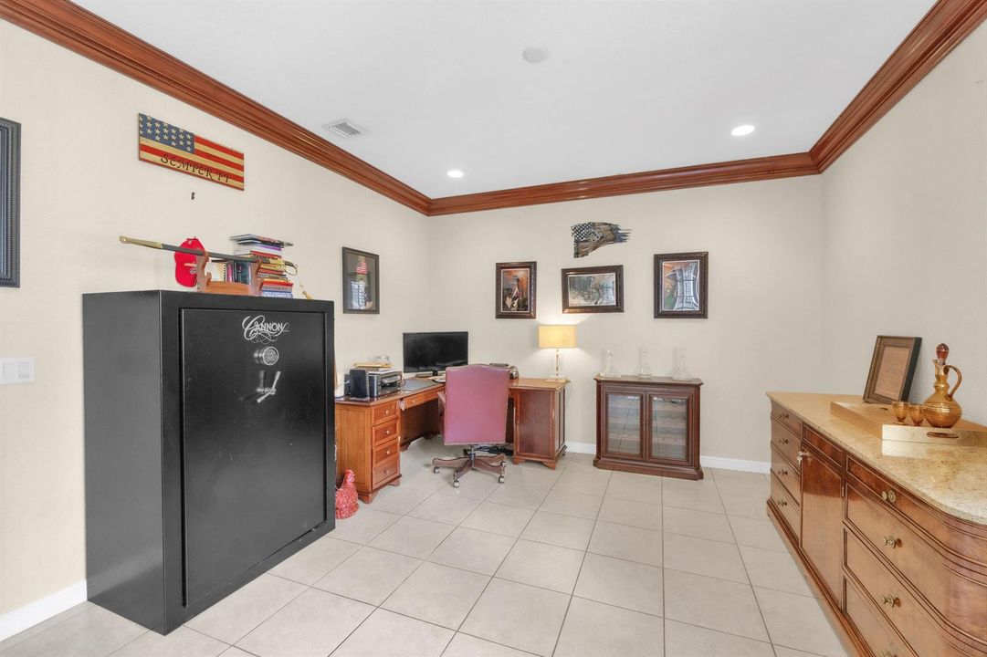 7540 Greenville Cir-40