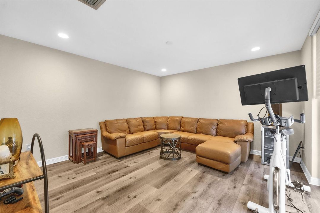 7540 Greenville Cir-30