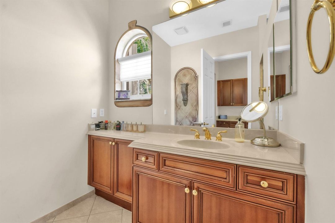 7540 Greenville Cir-36