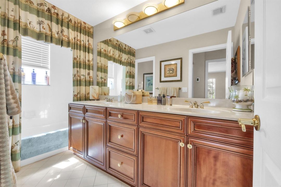 7540 Greenville Cir-26