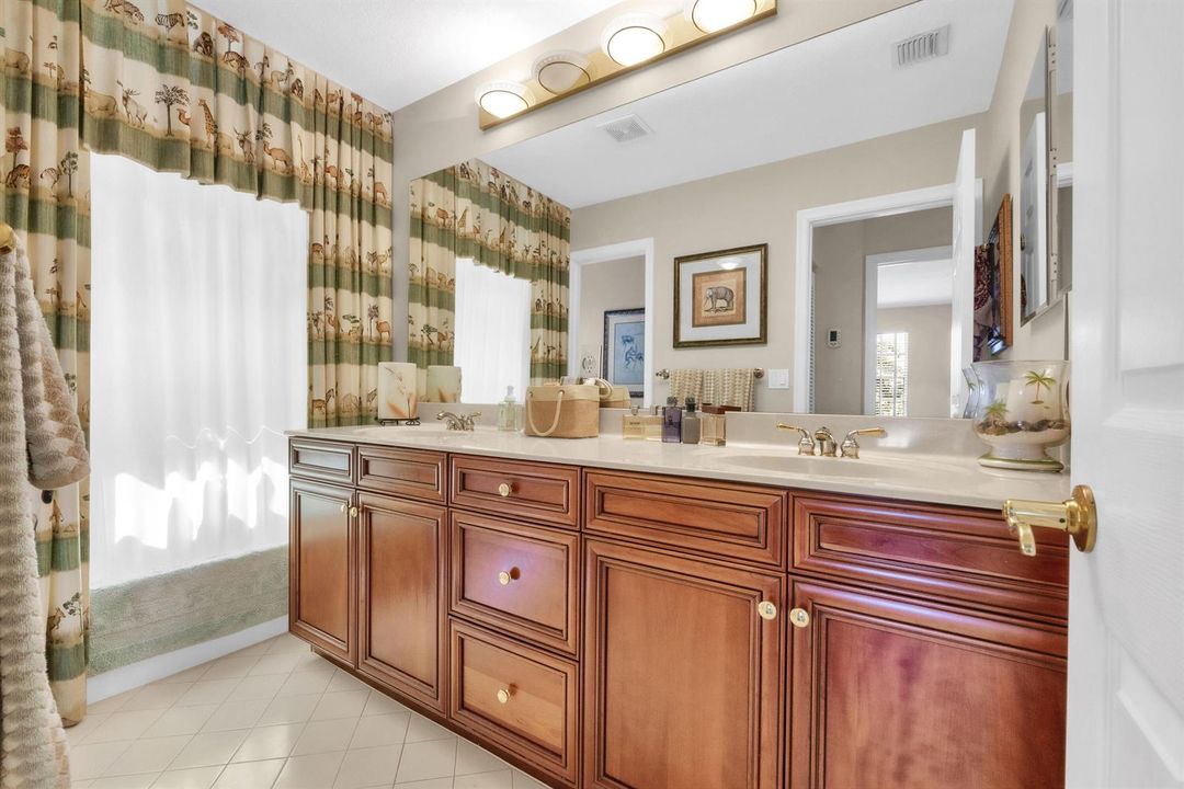 7540 Greenville Cir-25