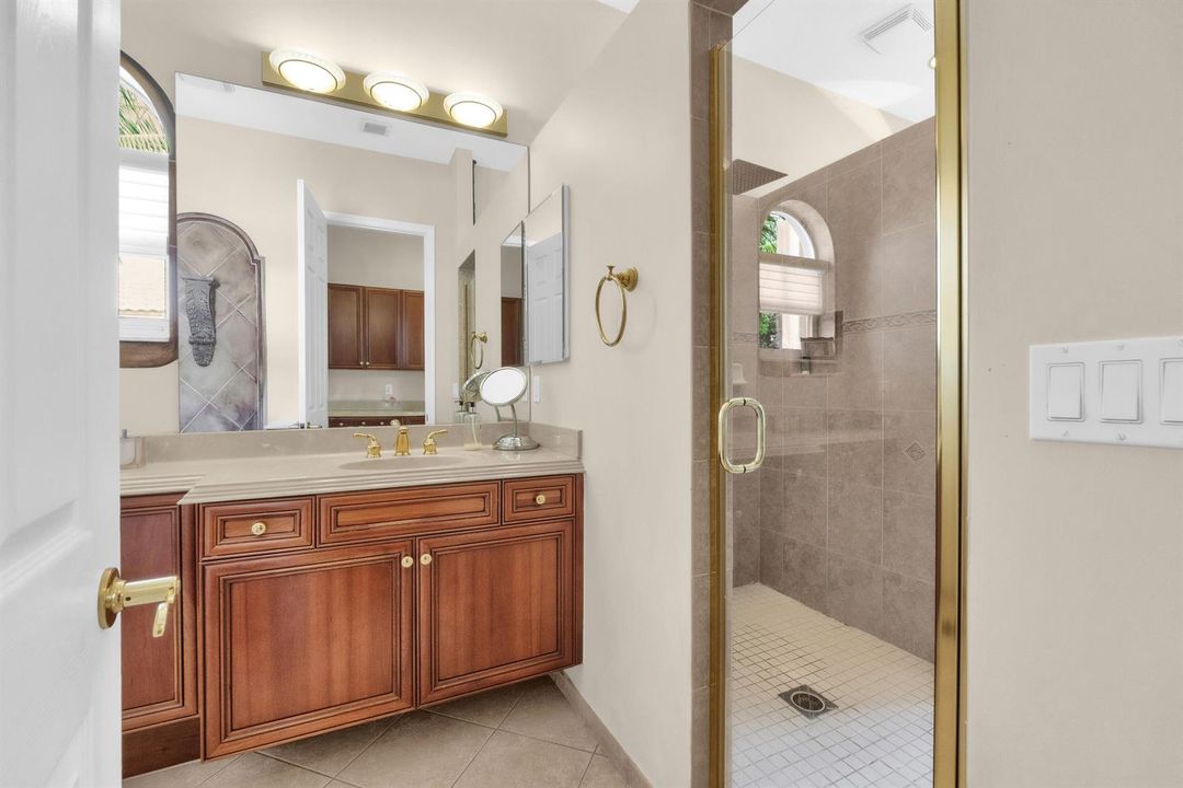 7540 Greenville Cir-35