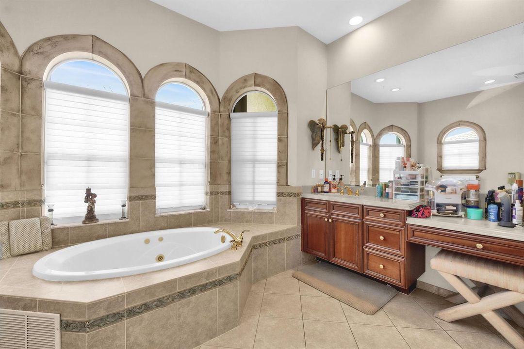 7540 Greenville Cir-34
