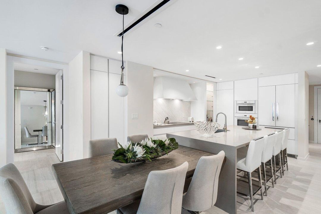Kitchen & Dining