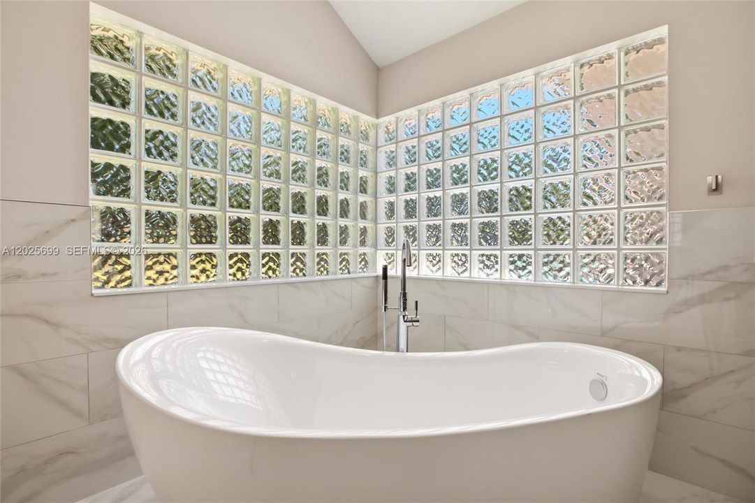 For Sale: $1,949,000 (5 beds, 3 baths, 4137 Square Feet)