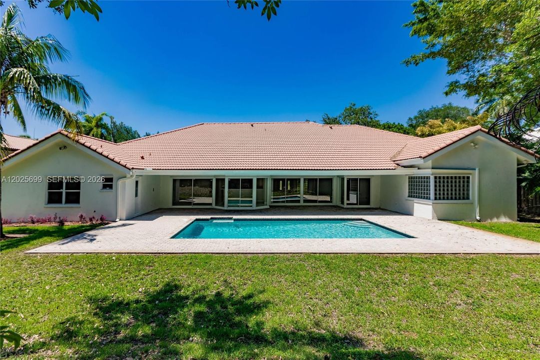 For Sale: $1,949,000 (5 beds, 3 baths, 4137 Square Feet)