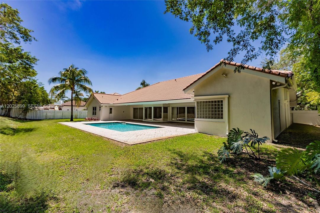 For Sale: $1,949,000 (5 beds, 3 baths, 4137 Square Feet)