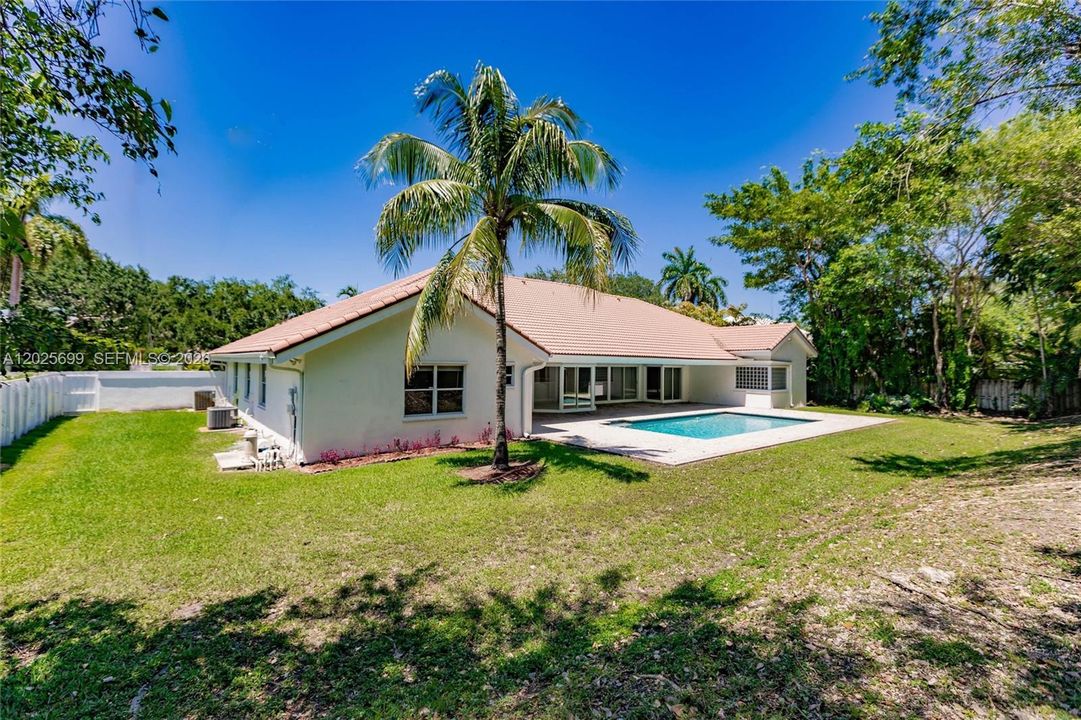 For Sale: $1,949,000 (5 beds, 3 baths, 4137 Square Feet)