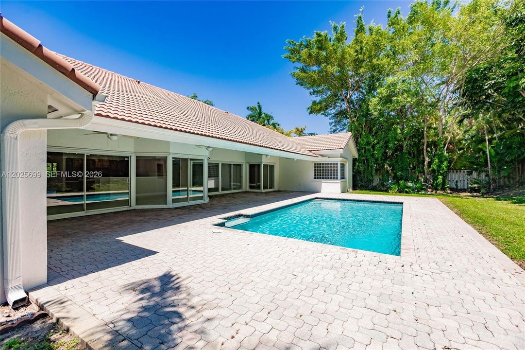 For Sale: $1,949,000 (5 beds, 3 baths, 4137 Square Feet)