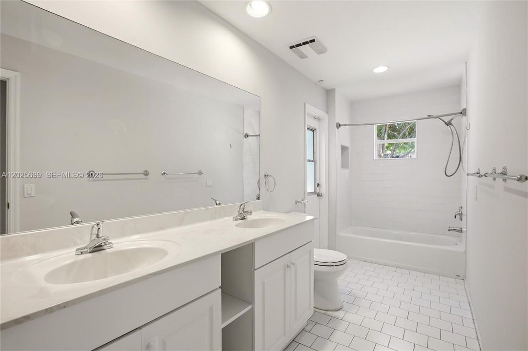 For Sale: $1,949,000 (5 beds, 3 baths, 4137 Square Feet)