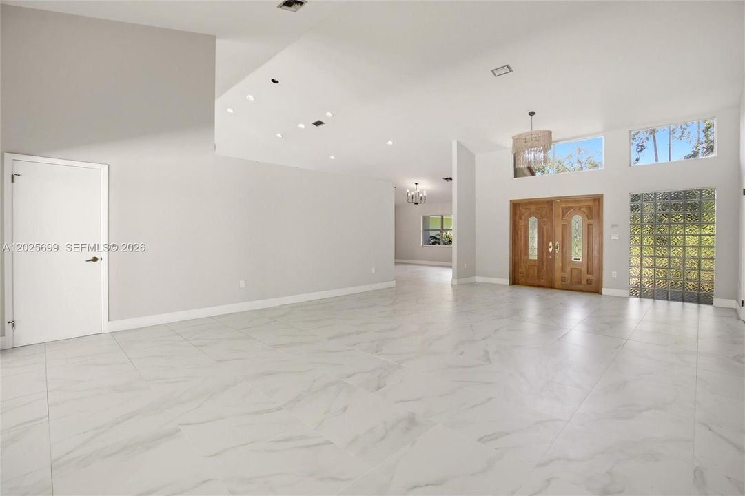 For Sale: $1,949,000 (5 beds, 3 baths, 4137 Square Feet)