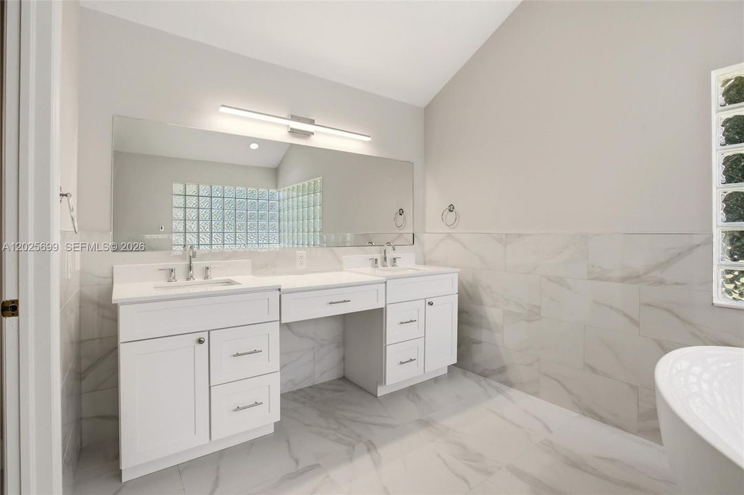 For Sale: $1,949,000 (5 beds, 3 baths, 4137 Square Feet)
