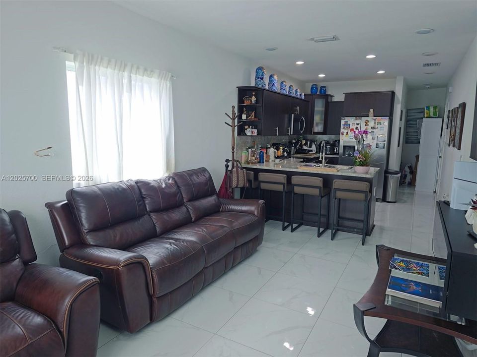 For Sale: $559,000 (4 beds, 2 baths, 1136 Square Feet)