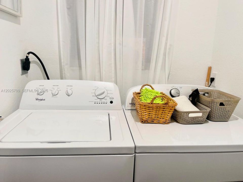 For Sale: $559,000 (4 beds, 2 baths, 1136 Square Feet)