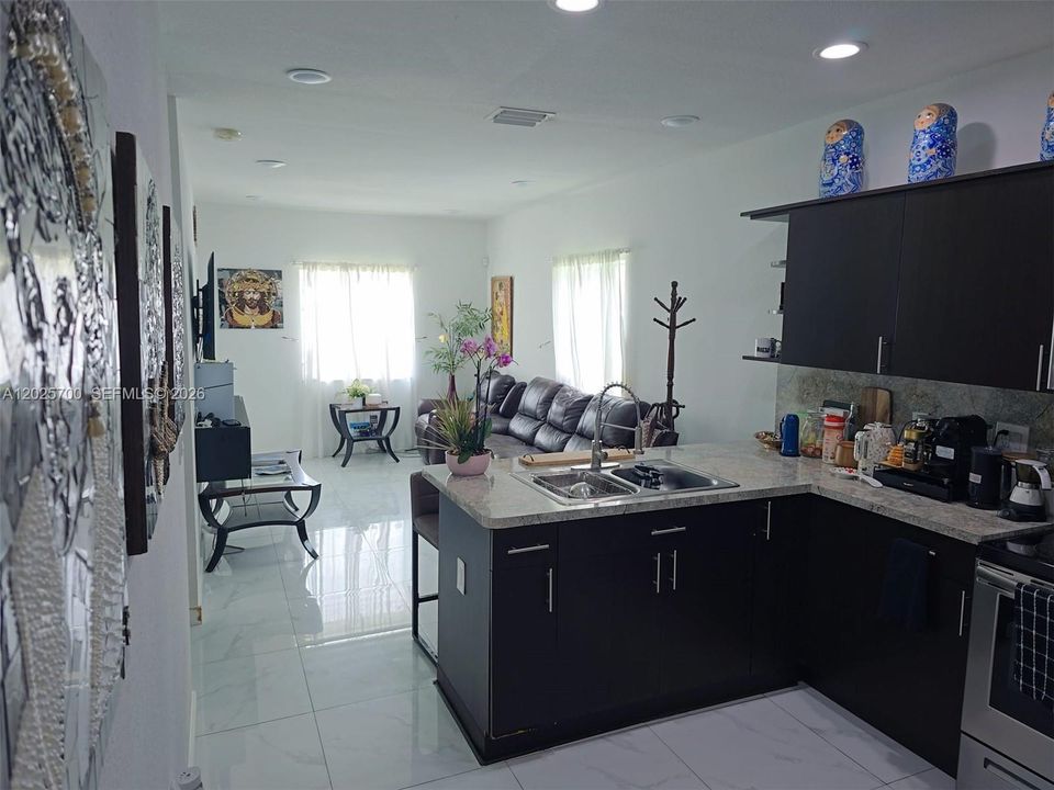 For Sale: $559,000 (4 beds, 2 baths, 1136 Square Feet)