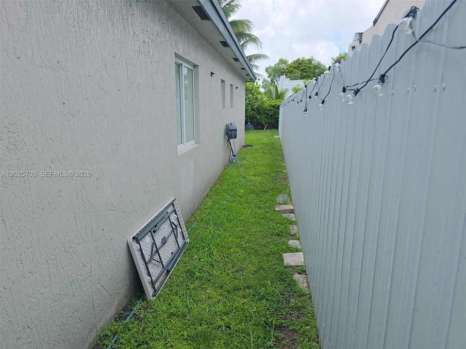 For Sale: $559,000 (4 beds, 2 baths, 1136 Square Feet)