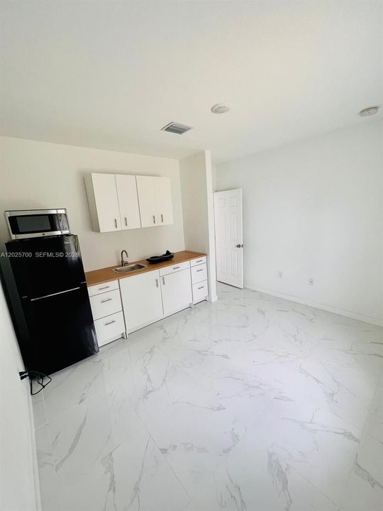 For Sale: $559,000 (4 beds, 2 baths, 1136 Square Feet)