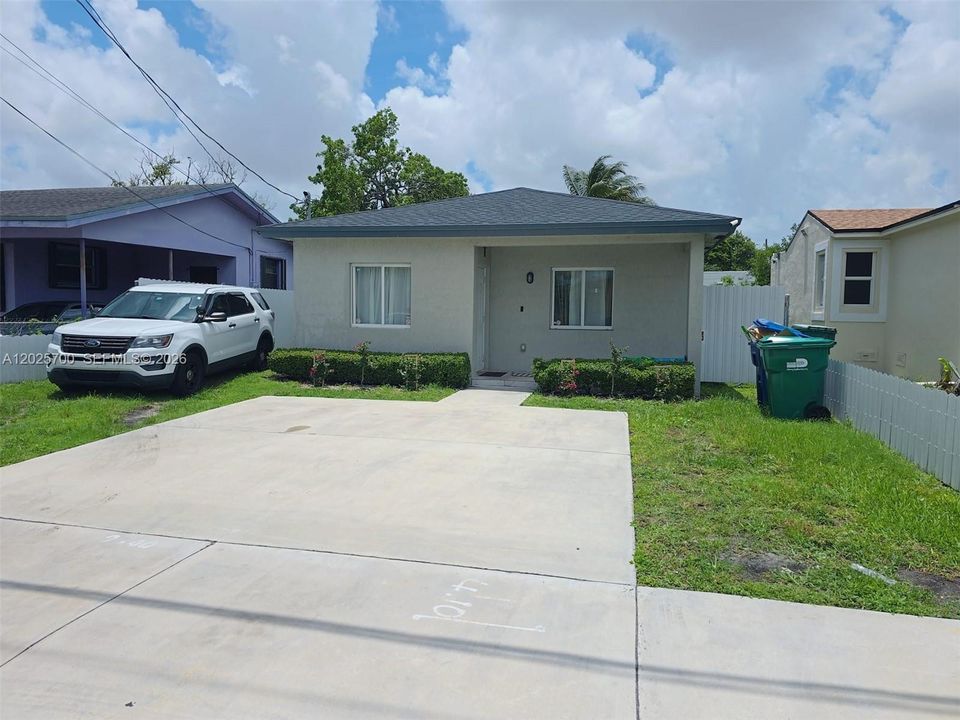 For Sale: $559,000 (4 beds, 2 baths, 1136 Square Feet)